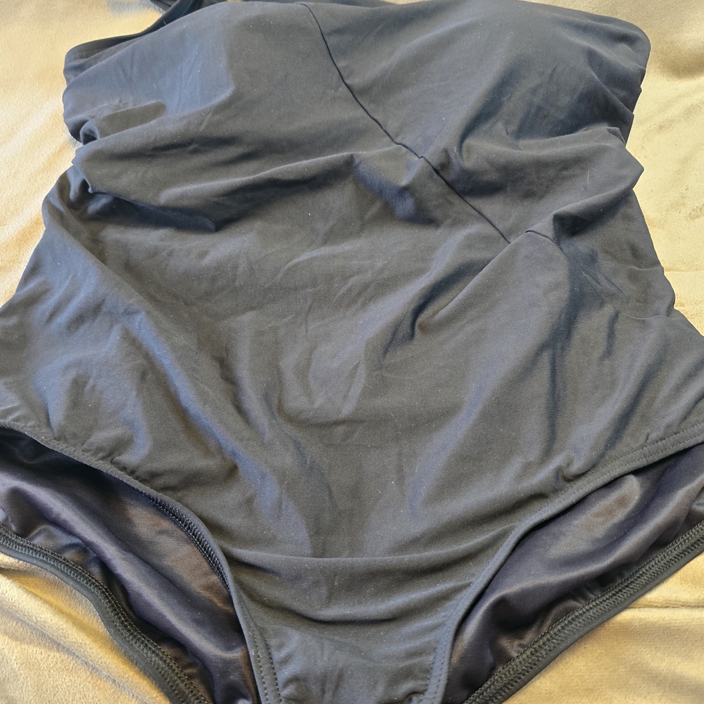 Lands' End Women's Black Oneβ Piece Swimsuit Built-In Bra Plus Size 20W